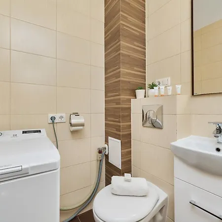 Wyszynskiego With Air Conditioning By Renters Appartamento